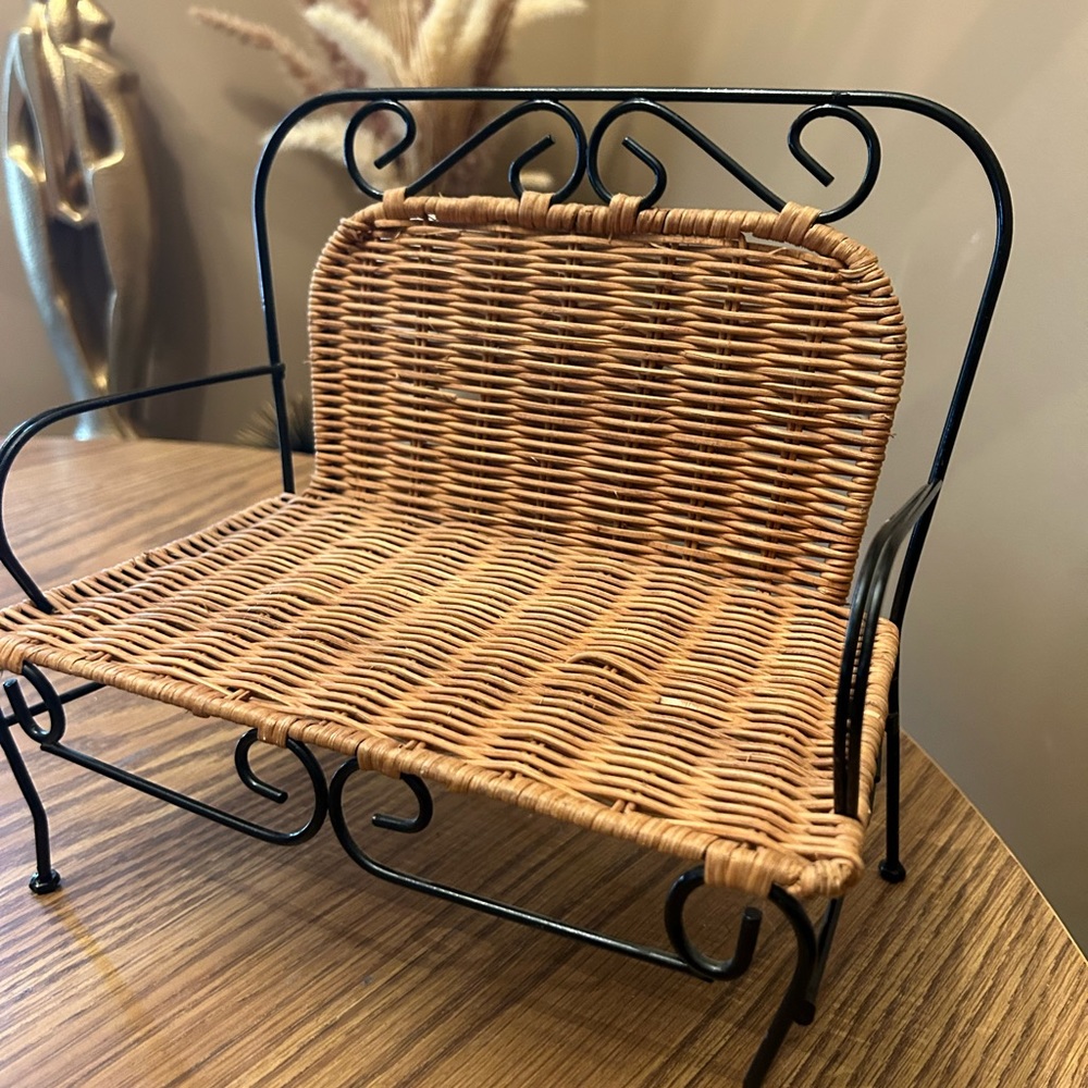 Decorative wicker / metal bench - see photos for measurements - home dec…